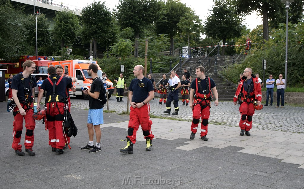 Koelner Seilbahn Gondel blieb haengen Koeln Linksrheinisch P755.JPG - Miklos Laubert